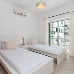 Casa Do Lagar 2bdr - 4 Mins Walk Train Station - Quiet - Balcony - Wi-fi