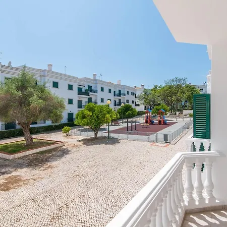 Casa Do Lagar 2bdr - 4 Mins Walk Train Station - Quiet - Balcony - Wi-fi דירה Conceição