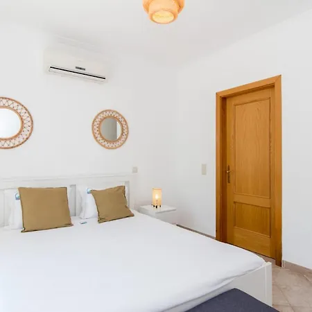 Casa Do Lagar 2bdr - 4 Mins Walk Train Station - Quiet - Balcony - Wi-fi דירה Conceição