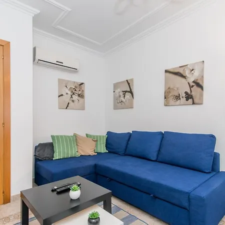 Casa Do Lagar 2bdr - 4 Mins Walk Train Station - Quiet - Balcony - Wi-fi