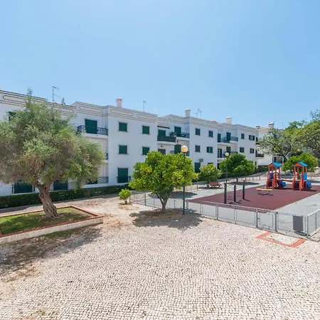 Casa Do Lagar 2bdr - 4 Mins Walk Train Station - Quiet - Balcony - Wi-fi *