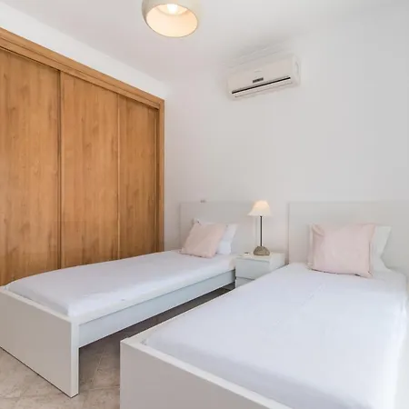 Casa Do Lagar 2bdr - 4 Mins Walk Train Station - Quiet - Balcony - Wi-fi Conceição